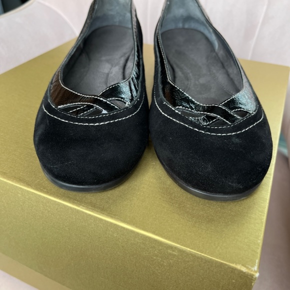 Aeorosoles 9M soft black flats, in suede with patent leather accents. - Picture 4 of 12